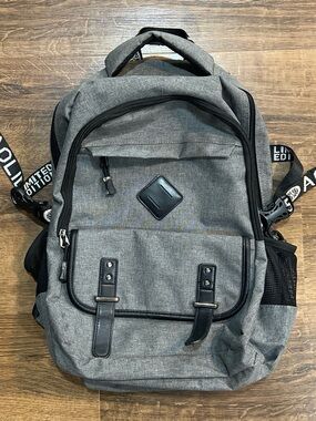 Men’s Gray Everyday Backpack with Front Pockets